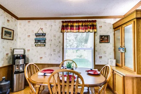 Lake of the Woods & Rainy River Fishing Base Camp!