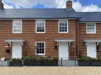 A stroll to Ringwood, near to New Forest & South Coast Beaches. Private Parking