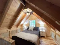 Robin's Nest - with Hot Tub - Relaxation Awaits in the Mountains!