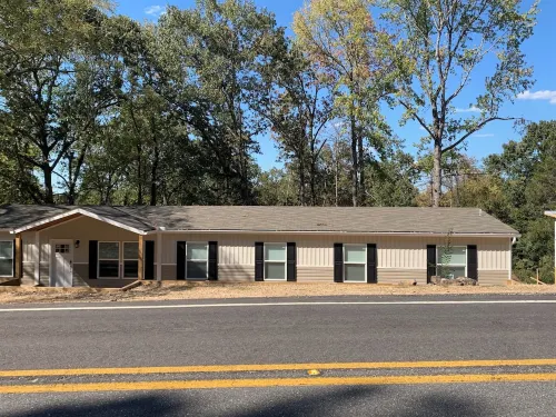 New 5 BR vacation house on beautiful Lake Greeson!! Great for large gatherings!!