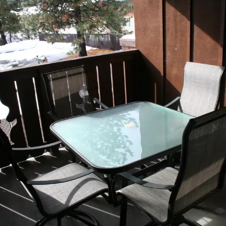 Icicle Village Resort Luxury Condo, Jacuzzi Bath. 1/2 mile from down town.