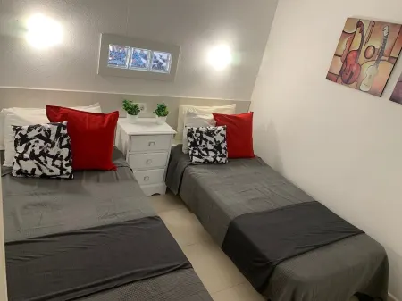 comfortable apartment steps from the beach Отели в г. Фуэнхирола