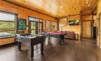 Smoky Mountain Cabin with Views, Great Location, Theater, Game Room, Hot Tub