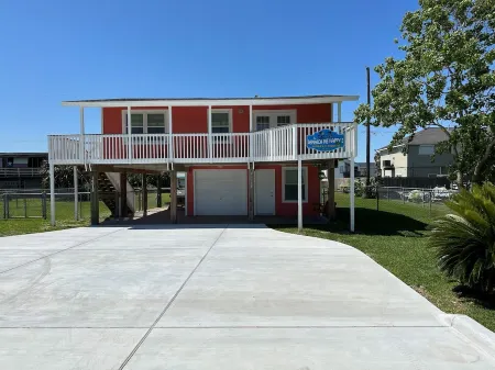 Cozy, Dog Friendly, Close to Beach!!