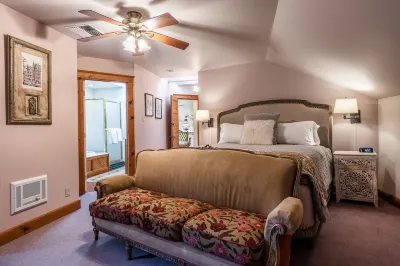 Entire 3 bedroom Victorian Home ready for your Sierra Vacation Hotels in der Nähe von Ancient Bristlecone Pine Forest