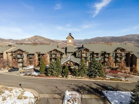Top Floor Deer Valley Gondola Lakefront Condo- Great views