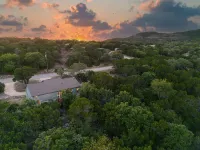 Charming home with hot tub minutes to river & lake!