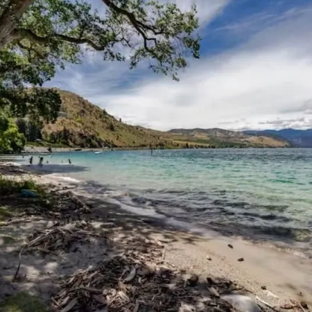 Deluxe View 2 Bedroom Chelan View Condo w/Extra Parking