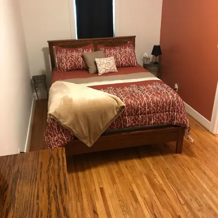 Historic Phelps Mansion; main level Suite #1 Отели в г. Декора