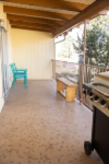 Large duplex w/6 bedrooms, 4 baths, 2 living rooms, washer/dryer. Pet friendly!