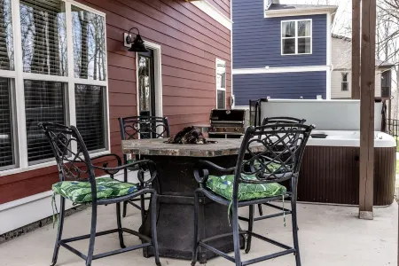 Tennessee Cabin with Hot Tub and Boating Access