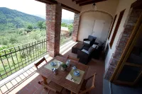 Two-room apartment in farmhouse surrounded by greenery and a few kilometers from the sea