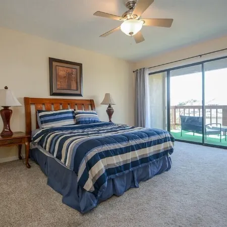 Lakefront Retreat with Pool, Spa, Golf, Fishing,  Boat slip, Kayaks & Marina