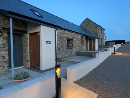 Skomer Sea View Cottage with Hot Tub- Dog Friendly