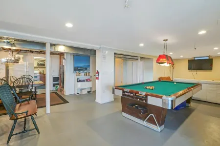 Large waterfront home w/ pool