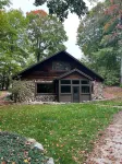 4 Bedroom Rustic and Secluded Cabin. Dogs Welcome!