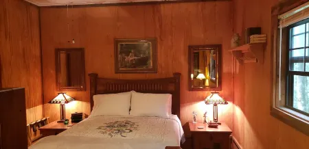 The Mountaineer Cabin at Starr Mountain Retreat