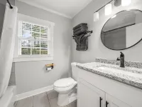 Cozy 4BR Cottage in Downtown Warm Springs Hotels in Meriwether County