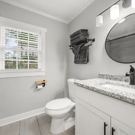 Cozy 4BR Cottage in Downtown Warm Springs
