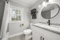 Cozy 4BR Cottage in Downtown Warm Springs