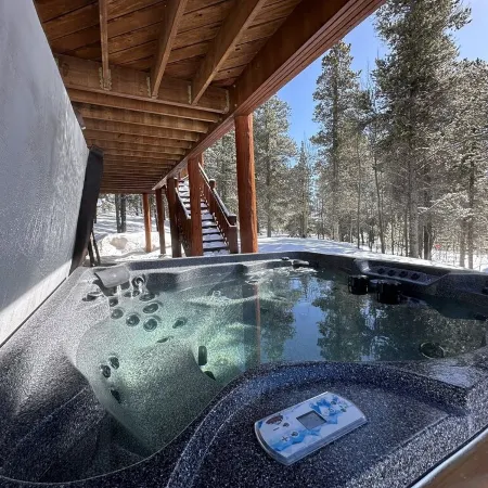 Lovely 3BR Near Town w/ Hot Tub, Stunning Views!