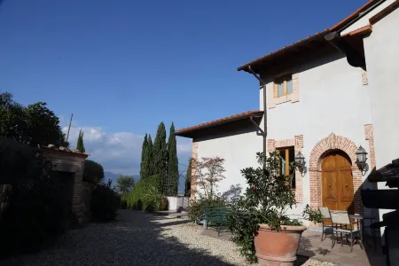 Apartment 2 rooms - 1 bathroom - sleeps 5 - wifi - pool