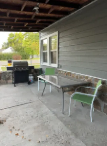 Custer Cottage / Fenced Yard