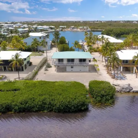 OPEN WATERFRONT [not canal] HOUSE [not duplex] Snorkel right from your backyard