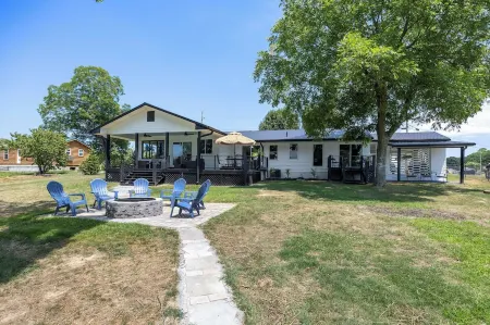 Douglas Lake Lakefront Luxury.