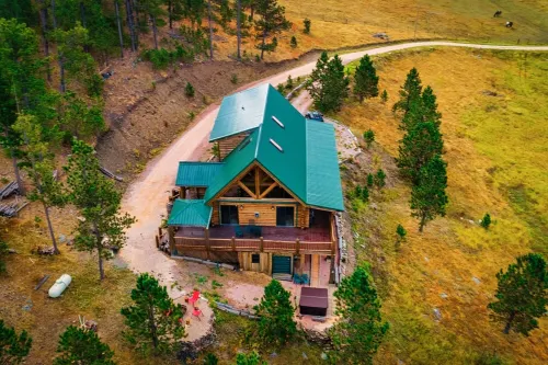 Black Hills GETAWAY- Alpine Prairie Lodge-  Beautiful Log Cabin on 8 acres. - Wifi