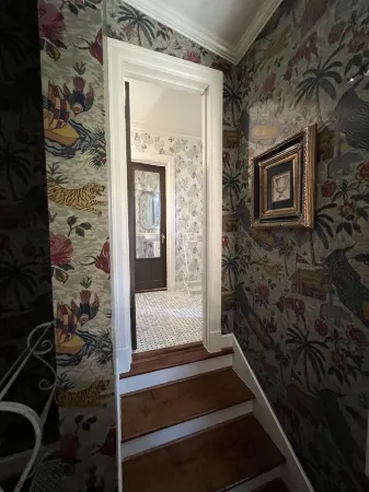 Quirky historic home, fully renovated! Designer interior! Plush linens! Firepit!