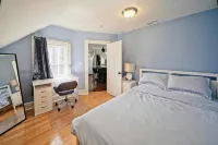 ★Downtown Condo~Steps from the Water & Common★