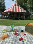 Hartford Hideaway - Sleeps 8, Family Friendly, Walkable to Tower Grove Park - balcone