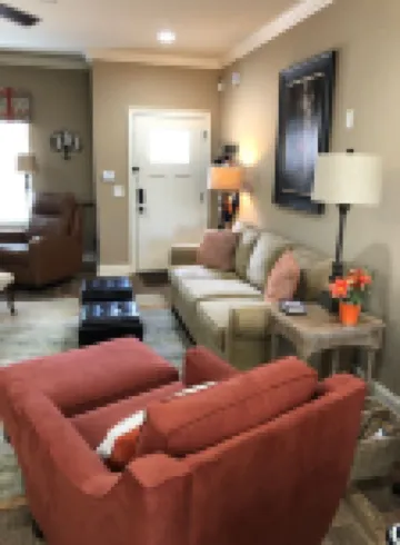 High End Townhouse 12 min walk to Campus and Downtown