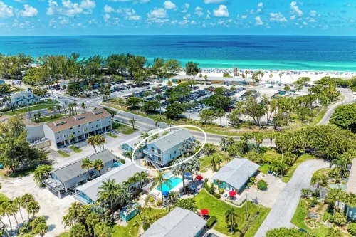 Across the street from the Beach, restaurants, free wifi.