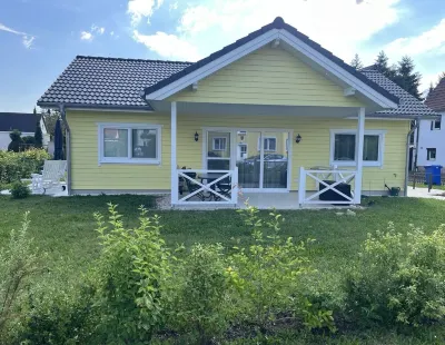 stylish holiday home, close to the cycle path and the vineyards Stadtkirche St. Wenzel附近的飯店