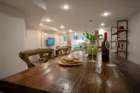 Hidden treasure, GREAT for families - Roomy, comfy, close to everything! Hotels in Columbia Heights