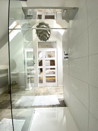 A Spacious, Modern & Contemporary Loft Space