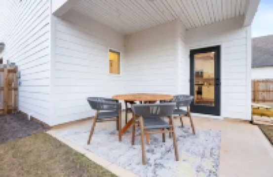 Warm Welcoming Home 1.7 Miles to Auburn University! Fire Pit!