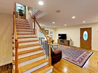 New, dog-friendly 5-bed home. Steps to Keyes Beach, Main Street, and Harbor!