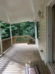 Chaut. Lake & Comedy Center Guesthouse