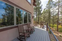 Log Hill Lodge-BEST VIEWS, Hot tub, Close to town+Wolf Creek, privately owned
