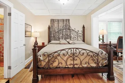 The Historic Chestnut House Отели рядом с достопримечательностью «MidAmerica Nazarene University»