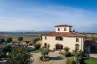 Design villa with large swimming pool in the heart of the Tuscan countryside