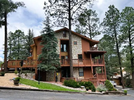 Escape to the Mountains!  Pinon Park Mountain View Condo