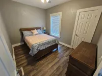 Lakefront 2 story 4/2 bungalo with huge yard. Hotels in Winter Haven