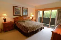 Spacious Unit + Loft, Central Location, Great for Large Families and Groups
