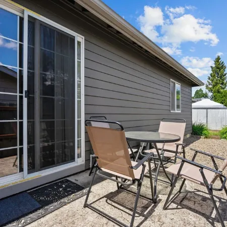 Inviting 2Br Half-Plex-Equipped Kitchen & Garage