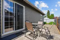 Inviting 2Br Half-Plex-Equipped Kitchen & Garage