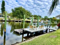 Perfect getaway-waterfront- private Dock-Pet available